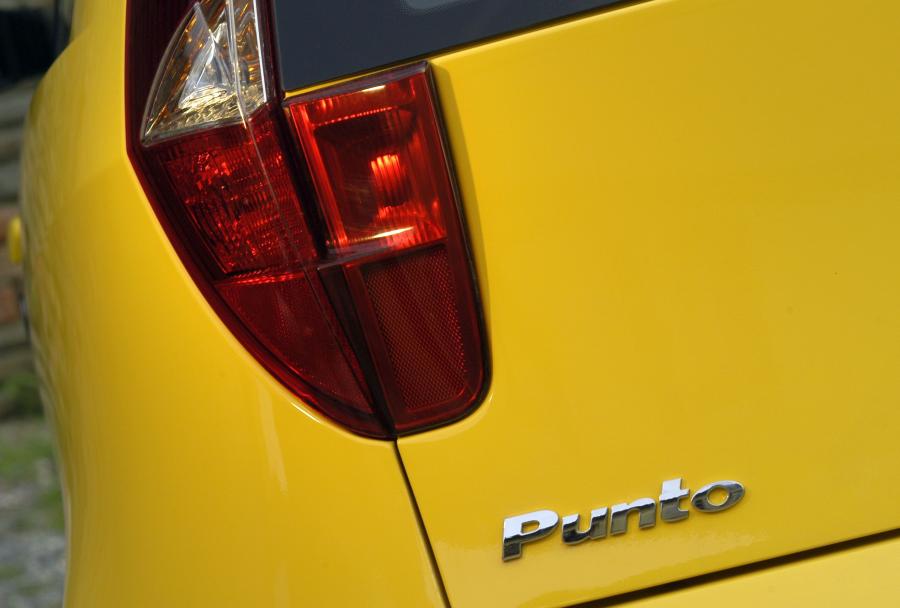 Детали экстерьера Fiat Punto Sporting (188) 2003 года  (фото 3 из 16)